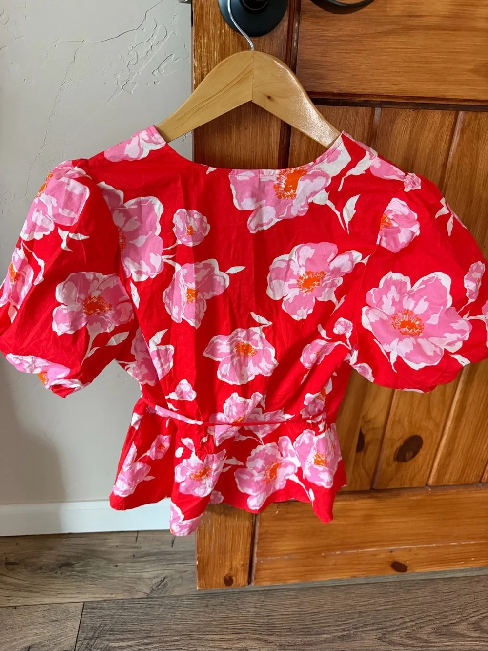 Old Navy Red Wrap Blouse with Pink Floral Print size medium EUC puff sleeve